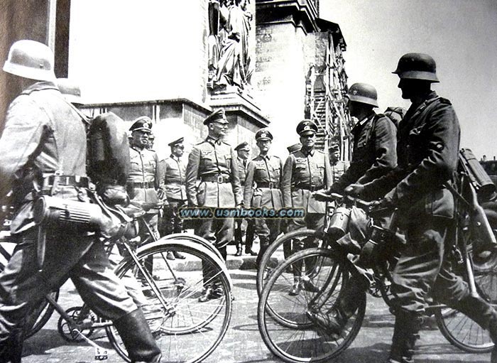 Nazi Generals and Wehrmacht soldiers in Paris