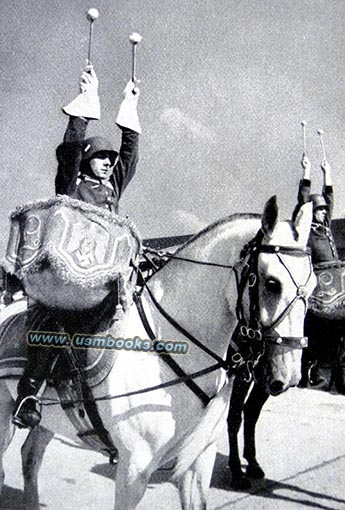 Wehrmacht Music Corps on horseback