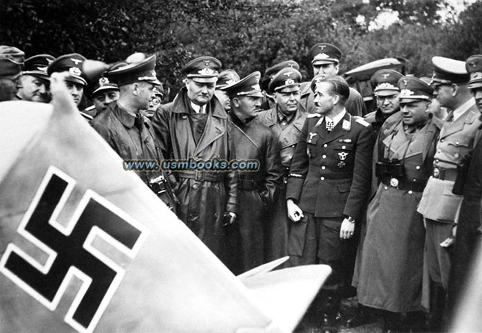 Adolf Galland mit Gauleiter und Messerschmitt Bf 109E